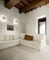 /album/fotogaleria-decoracion/creating-personality-within-white-apartment-7-living-thumb-630x764-28113-jpg1/